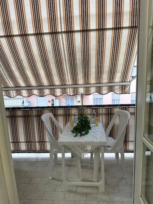 Casa Eleonora: A 5 Min Dal Mare + Free Parking Apartamento Ventimiglia Exterior foto